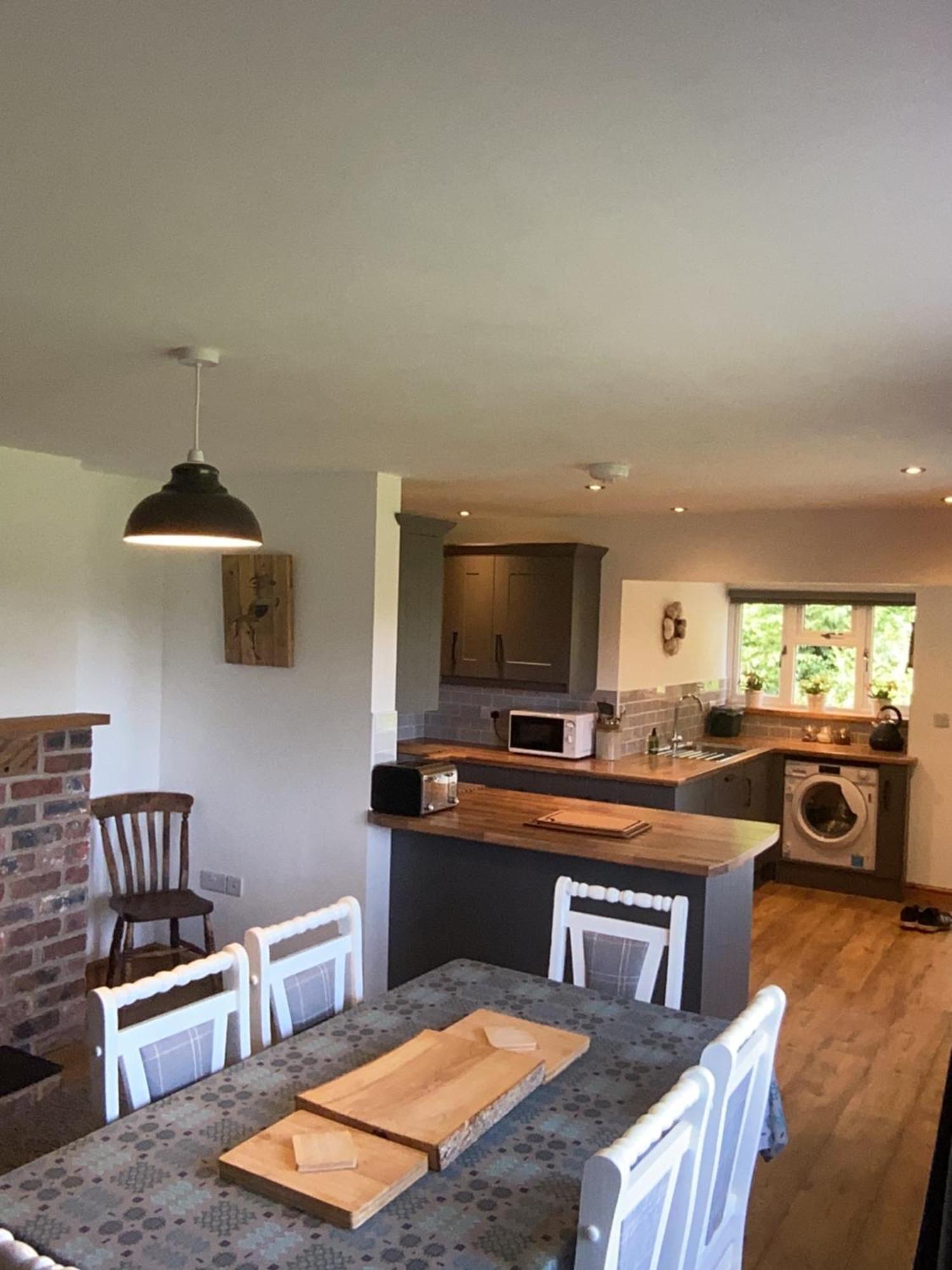 3 Bedroom Bungalow In Llanrhaeadr Ym Oswestry Esterno foto